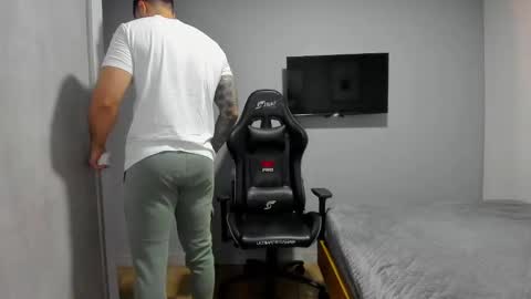 Snapshot of adam_clarke chatting on 02-26-25, 04:45 adam clarke online show from 02-26-25, 04:45