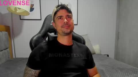 Snapshot of adam_clarke chatting on 09-25-25, 05:44 adam clarke online show from 09-25-25, 05:44