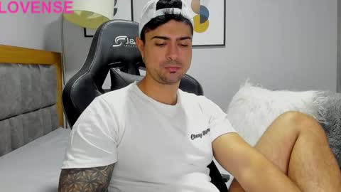 Snapshot of adam_clarke chatting on 10-16-25, 05:41 adam clarke online show from 10-16-25, 05:41