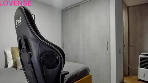 Snapshot of adam_clarke chatting on 10-19-25, 09:04 adam clarke online show from 10-19-25, 09:04