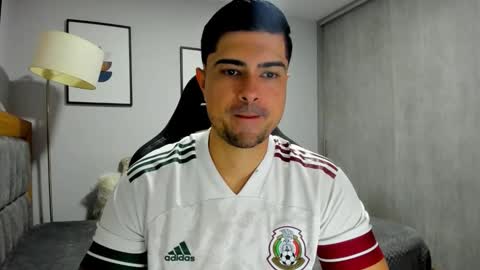 Snapshot of adam_clarke chatting on 11-11-25, 08:58 adam clarke online show from 11-11-25, 08:58