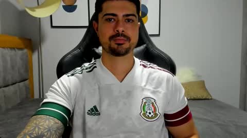 Snapshot of adam_clarke chatting on 12-04-25, 05:28 adam clarke online show from 12-04-25, 05:28