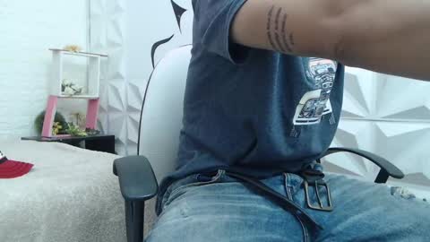 Snapshot of adam_evehotroom chatting on 02-05-25, 03:34 adam_evehotroom online show from 02-05-25, 03:34