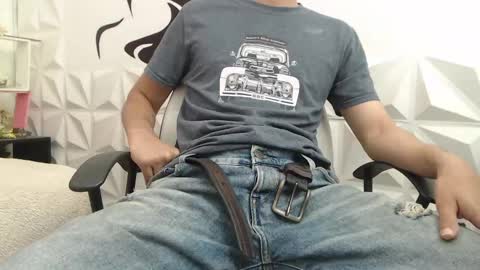 Snapshot of adam_evehotroom chatting on 02-05-25, 07:10 adam_evehotroom online show from 02-05-25, 07:10