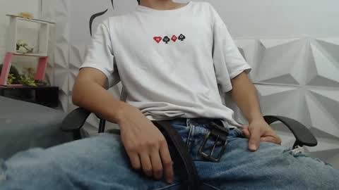 Snapshot of adam_evehotroom chatting on 03-01-25, 05:16 adam_evehotroom online show from 03-01-25, 05:16