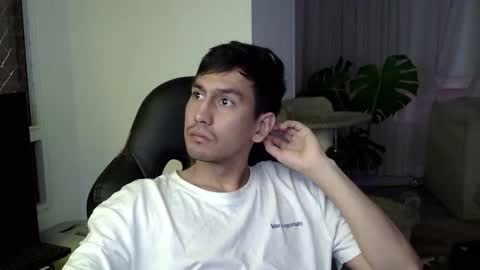 Snapshot of adam_evehotroom chatting on 10-11-25, 03:28 adam_evehotroom online show from 10-11-25, 03:28