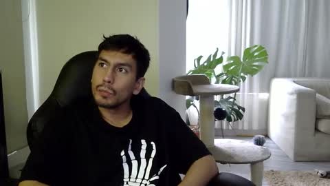 Snapshot of adam_evehotroom chatting on 10-17-25, 06:43 adam_evehotroom online show from 10-17-25, 06:43