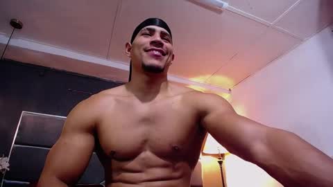 adam_fit19cm online show from 10-07-25, 02:36