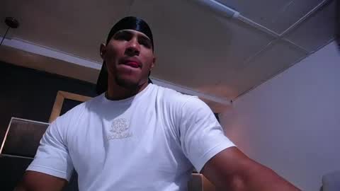 adam_fit19cm online show from 06-04-26, 02:12