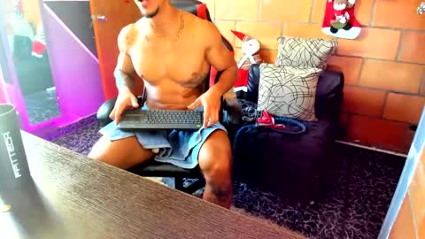 Snapshot of adam_valencia chatting on 12-08-24, 05:44 Adam Valencia online show from 12-08-24, 05:44