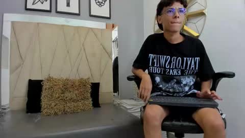 Adams Bobby online show from 10-28-25, 12:19