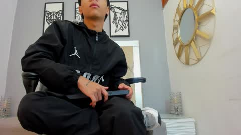 Adams Bobby online show from 04-06-26, 11:11