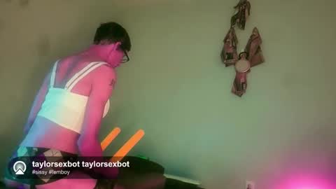 Snapshot of adamseve777 chatting on 05-15-26, 07:32 TaylorSexbot online show from 05-15-26, 07:32