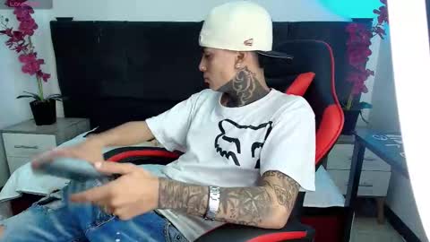 Snapshot of adamswalkerr_ chatting on 02-17-26, 12:23 AdamsWalkerr online show from 02-17-26, 12:23