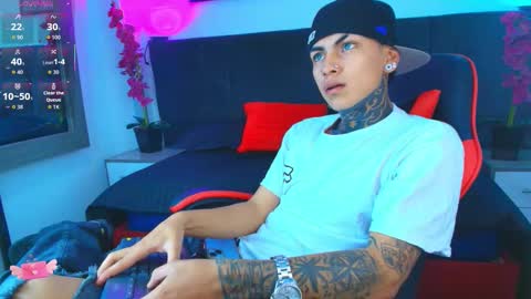 Snapshot of adamswalkerr_ chatting on 02-23-26, 12:13 AdamsWalkerr online show from 02-23-26, 12:13