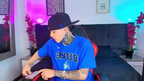 Snapshot of adamswalkerr_ chatting on 02-25-26, 12:26 AdamsWalkerr online show from 02-25-26, 12:26