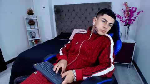 Snapshot of adamswalkerr_ chatting on 03-17-26, 12:08 AdamsWalkerr online show from 03-17-26, 12:08