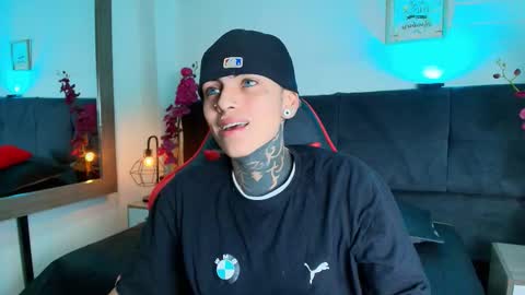 Snapshot of adamswalkerr_ chatting on 03-19-26, 01:04 AdamsWalkerr online show from 03-19-26, 01:04