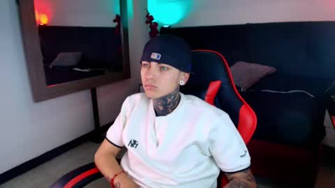 AdamsWalkerr  online show from 04-29-26, 05:30