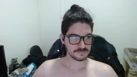 Snapshot of adamussutekh chatting on 06-19-26, 09:35 Adam online show from 06-19-26, 09:35