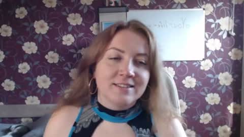 Snapshot of adel_redhead_ chatting on 06-10-26, 01:21 Adel online show from 06-10-26, 01:21