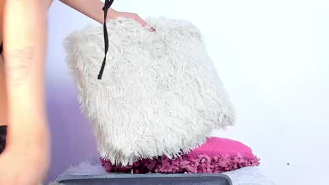 Snapshot of adelarangel chatting on 01-19-25, 09:02 Adela Rangel START Mon to Sat from 3pm - 9pm COL time online show from 01-19-25, 09:02