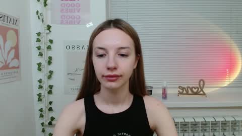 Snapshot of adele0_0 chatting on 01-18-25, 02:44 Adele online show from 01-18-25, 02:44