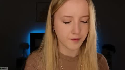 Snapshot of adele_armas chatting on 02-12-26, 09:43 Adele online show from 02-12-26, 09:43