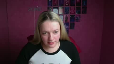 Snapshot of adele_missu chatting on 11-18-25, 01:04 Adele online show from 11-18-25, 01:04