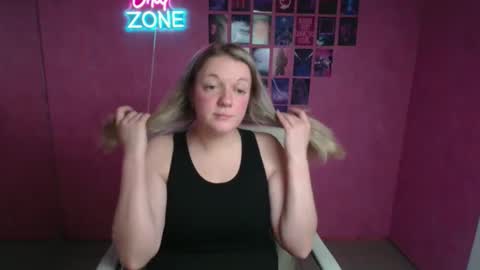 Snapshot of adele_missu chatting on 11-26-25, 07:15 Adele online show from 11-26-25, 07:15