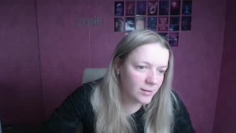 Snapshot of adele_missu chatting on 12-04-25, 07:33 Adele online show from 12-04-25, 07:33