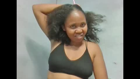 adelealy online show from 11-12-25, 02:56