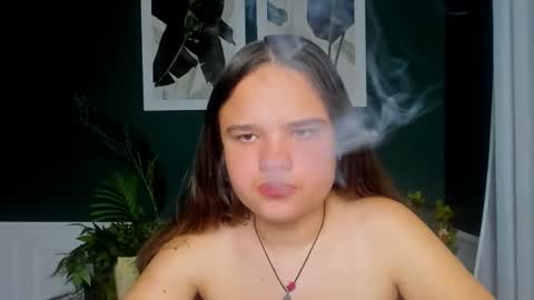 Snapshot of adelecruzz chatting on 05-12-26, 12:02 adelecruzz online show from 05-12-26, 12:02