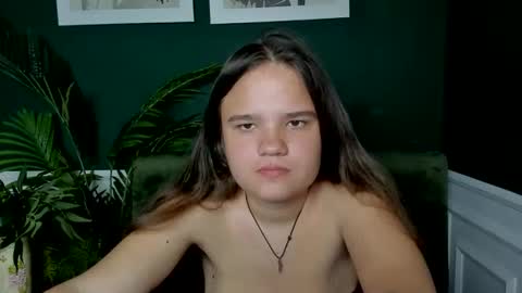 Snapshot of adelecruzz chatting on 05-18-26, 12:00 adelecruzz online show from 05-18-26, 12:00