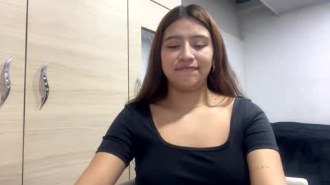 Snapshot of adelein_foxxx chatting on 10-06-25, 02:53 adellein foxx online show from 10-06-25, 02:53