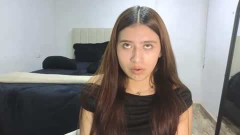 Snapshot of adelein_foxxx chatting on 10-21-25, 02:56 adellein foxx online show from 10-21-25, 02:56