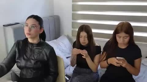 Snapshot of adelein_foxxx chatting on 11-15-25, 03:52 adellein foxx online show from 11-15-25, 03:52