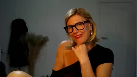 adelemilf40 online show from 10-02-25, 06:26
