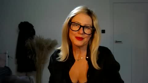 adelemilf40 online show from 10-23-25, 06:28