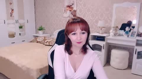 Snapshot of adelemoran chatting on 12-15-24, 10:47 AdeleMoran online show from 12-15-24, 10:47