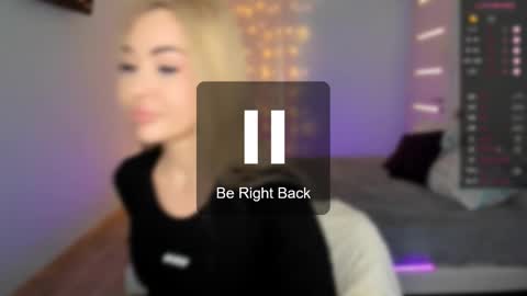 Adele online show from 02-10-25, 05:14