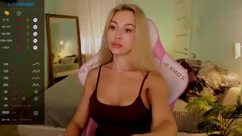 Snapshot of adeleroberts chatting on 06-23-26, 02:09 Adele online show from 06-23-26, 02:09