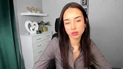 Snapshot of adelesolo chatting on 02-18-26, 06:53 Adele online show from 02-18-26, 06:53