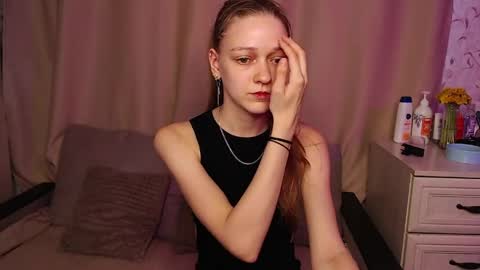 Snapshot of adelin_maxwell chatting on 05-18-26, 03:29 Lina online show from 05-18-26, 03:29