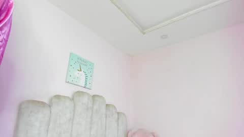 Snapshot of adeline1__ chatting on 04-25-26, 02:14 dahia online show from 04-25-26, 02:14