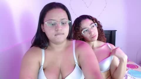 Snapshot of adeline_samy chatting on 04-23-26, 01:40 online show from 04-23-26, 01:40