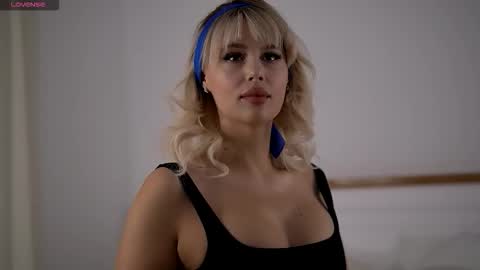 Snapshot of adelineking chatting on 09-17-25, 01:40 Ade online show from 09-17-25, 01:40