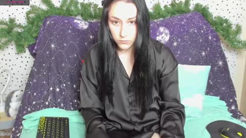 Snapshot of adell_berry chatting on 12-13-24, 01:01 Adel online show from 12-13-24, 01:01