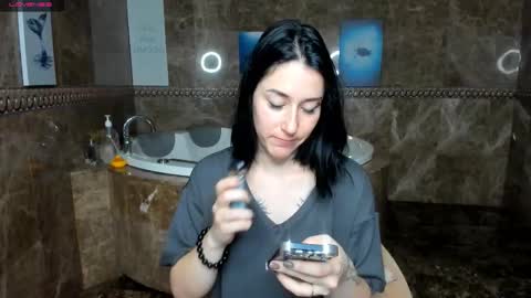 Snapshot of adell_berry chatting on 10-04-25, 02:53 Adel online show from 10-04-25, 02:53