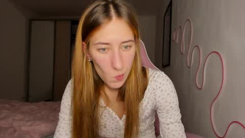 Snapshot of adellqueen chatting on 06-08-26, 09:37 Adell online show from 06-08-26, 09:37